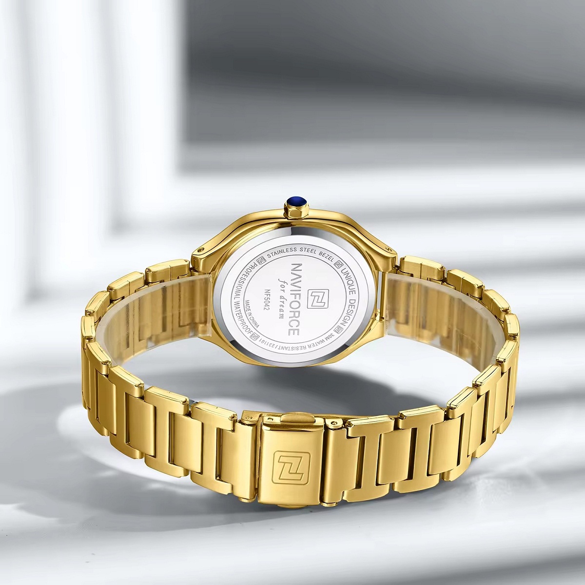 ساعت مچی عقربه‌ای زنانه نیوی فورس مدل NF5042GWG